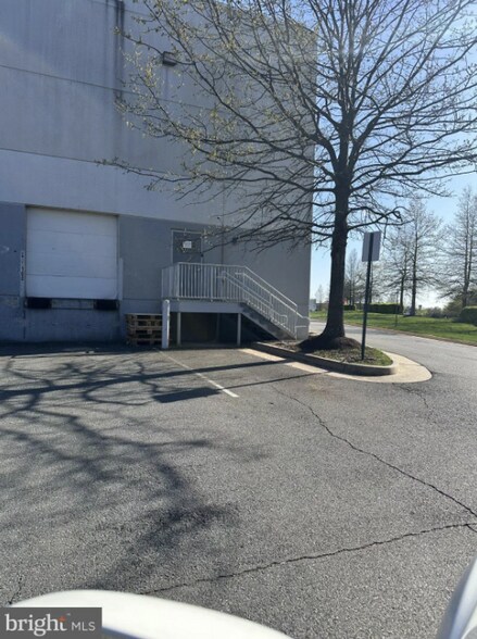 21580 Atlantic Blvd, Sterling, VA à vendre - Photo du bâtiment - Image 3 de 8