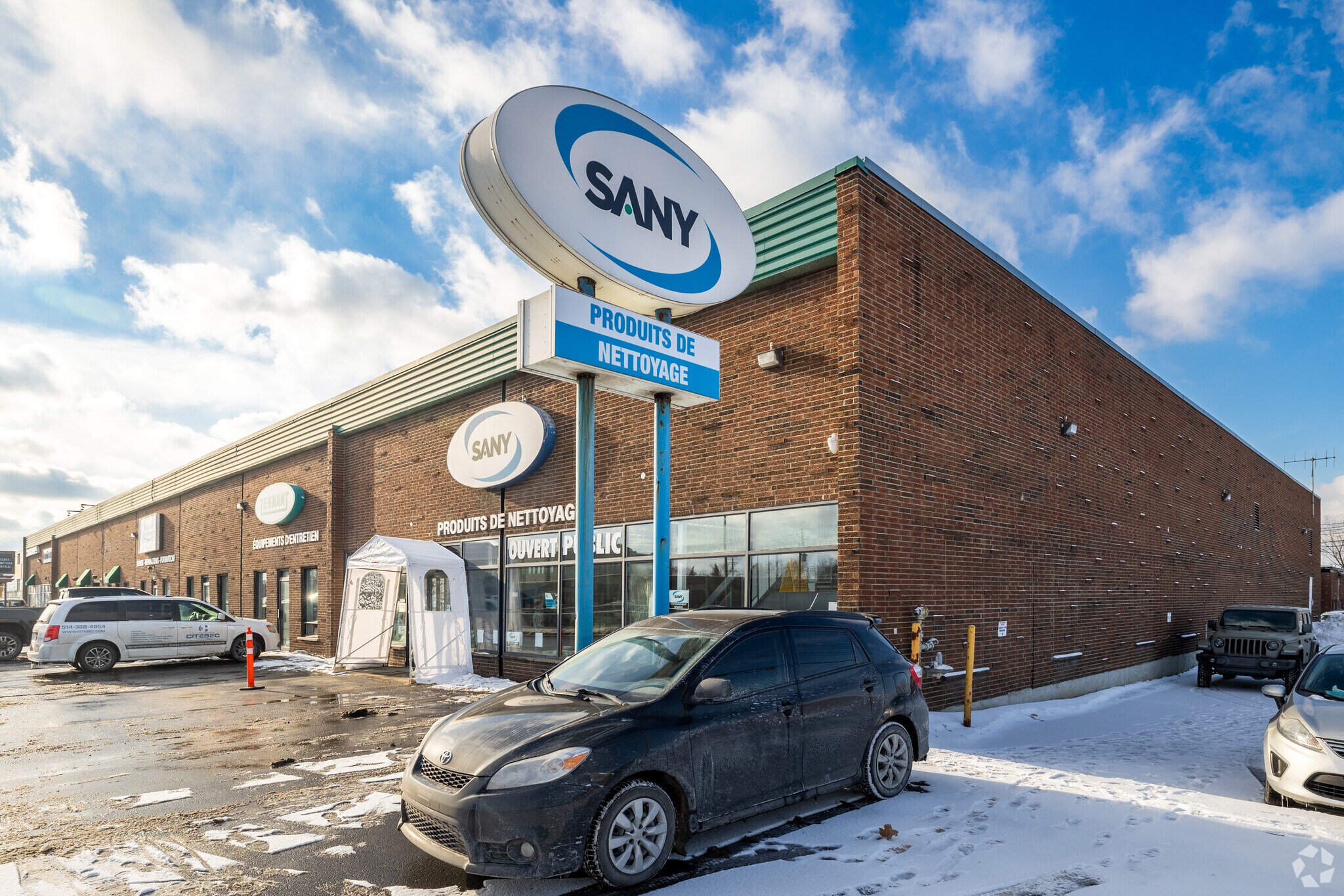 8241-8285 Boul Métropolitain E, Montréal, QC à louer Photo principale- Image 1 de 6