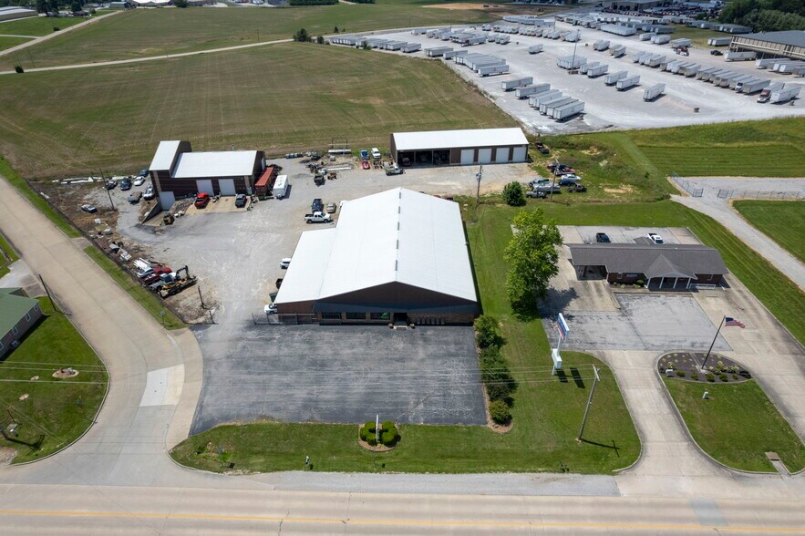 1004 N Main St, Perryville, MO à vendre - Photo du bâtiment - Image 3 de 47