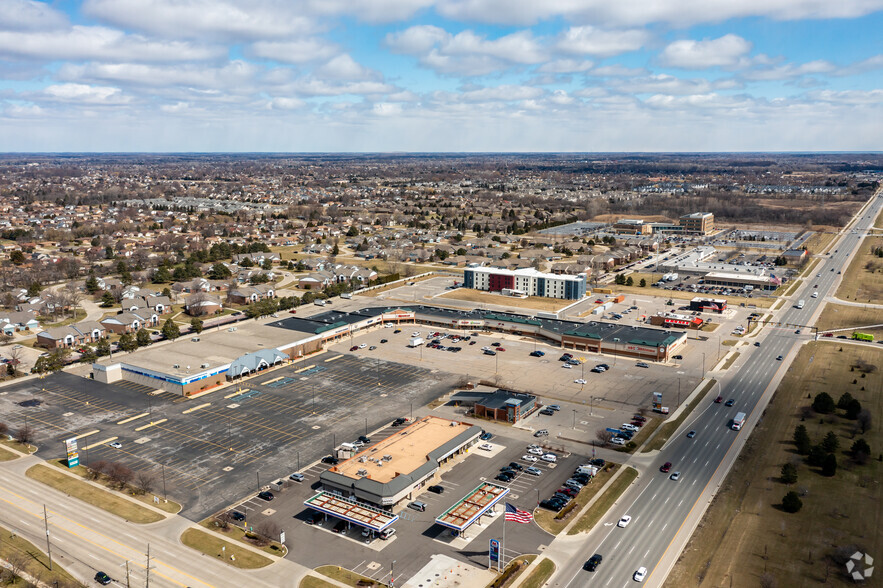 15255-15449 Hall Rd, Macomb Township, MI à louer - Photo du bâtiment - Image 1 de 10