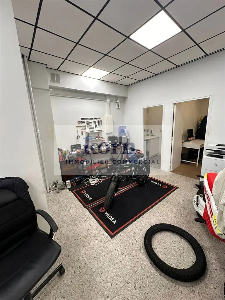 Retail in Paris for sale Interior Photo- Image 1 of 6