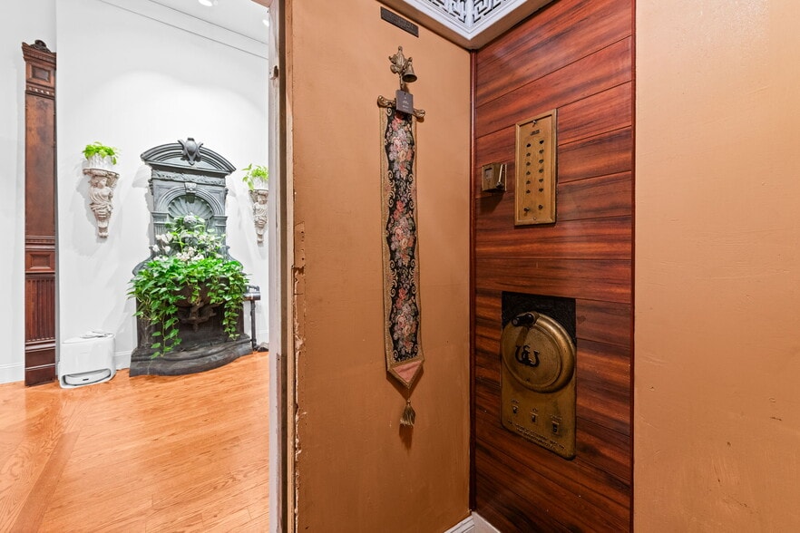 6 W 4th St, Cincinnati, OH for sale - Interior Photo - Image 2 of 47