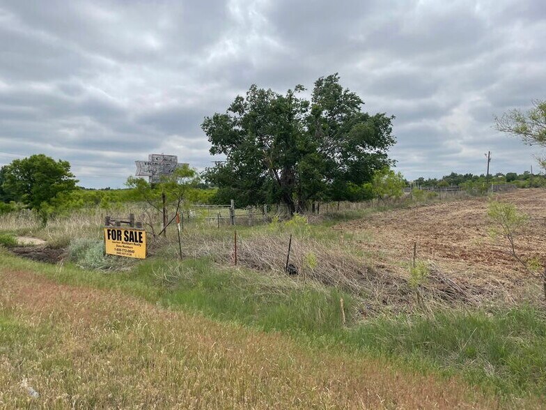 Hwy 287 E & CR 15, Childress, TX à vendre - Photo du bâtiment - Image 3 de 8