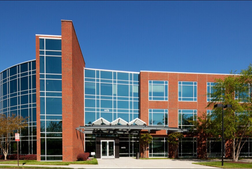 4470 Cox Rd, Glen Allen, VA à louer - Photo du bâtiment - Image 1 de 5