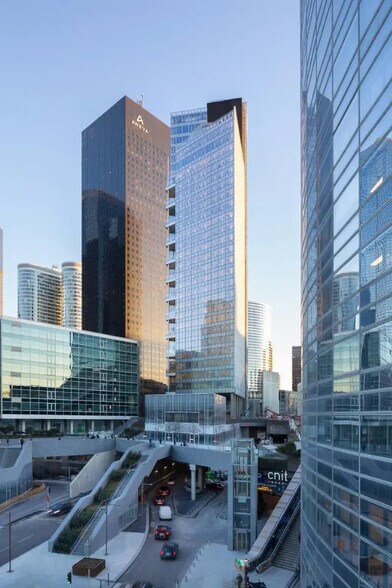 Bureau dans Courbevoie à louer - Photo du bâtiment - Image 1 de 52