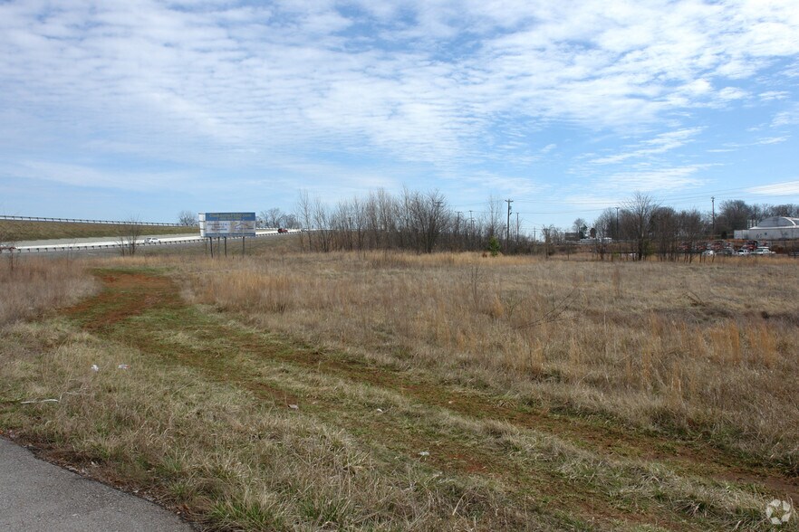 2285 Wilma Rudolph Blvd, Clarksville, TN à vendre - Photo du bâtiment - Image 3 de 25