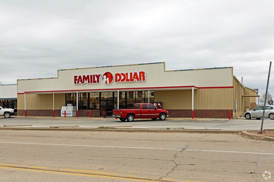 301 N Broadway St, Hinton, OK for sale - Primary Photo - Image 1 of 1