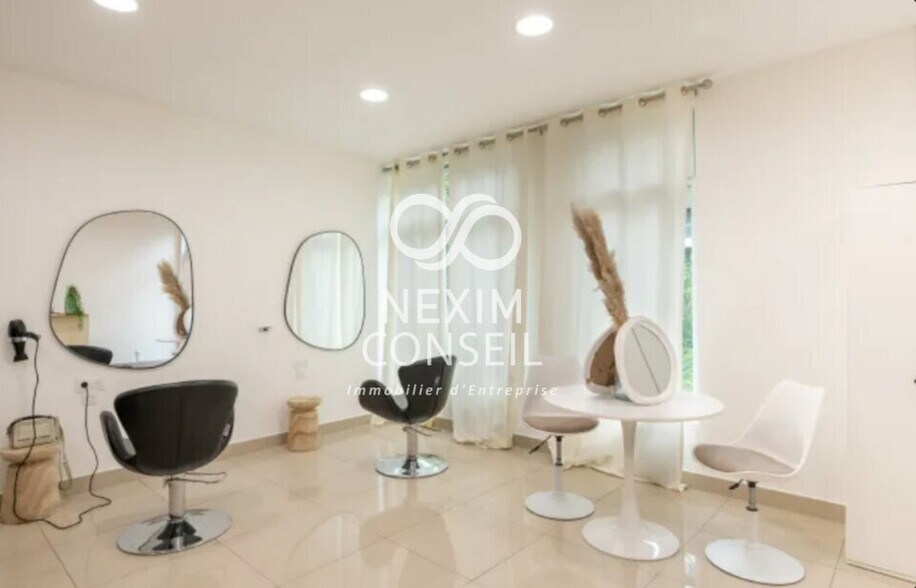 Office in Suresnes for sale - Interior Photo - Image 2 of 17