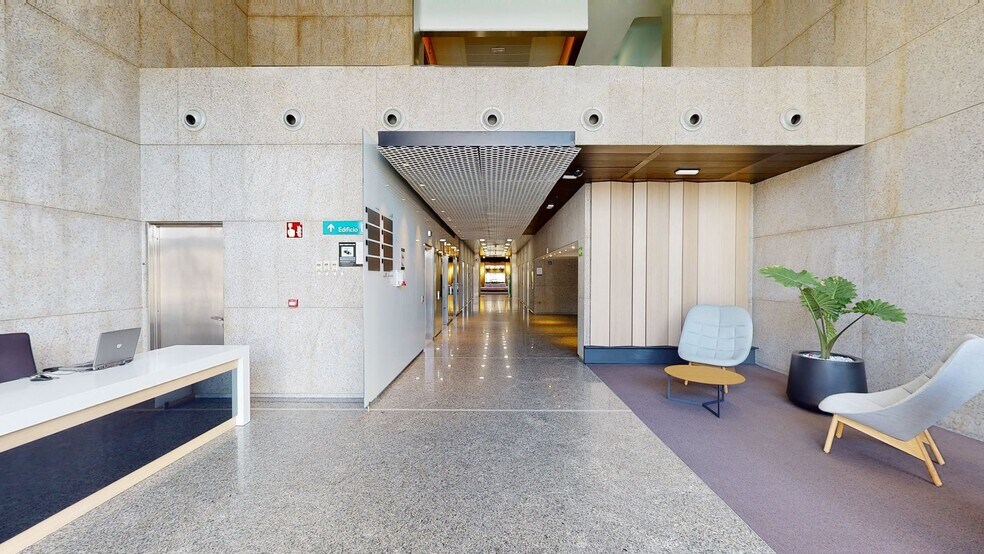 Calle Vía de los Poblados, 1 - 3, Madrid, Madrid à louer - Numérisation 3D de Matterport - Image 3 de 25