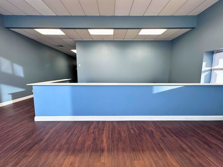 215 S College St, Waxahachie, TX for lease - Interior Photo - Image 2 of 4