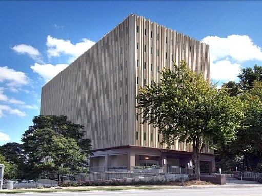 2045 Peachtree Rd NE, Atlanta, GA à louer Photo du bâtiment- Image 1 de 9