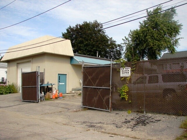 9 Drowne St, Cranston, RI à vendre - Photo du bâtiment - Image 3 de 7