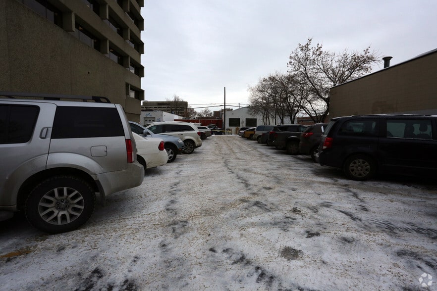 10260 105th St NW, Edmonton, AB à louer - Photo du bâtiment - Image 2 de 4