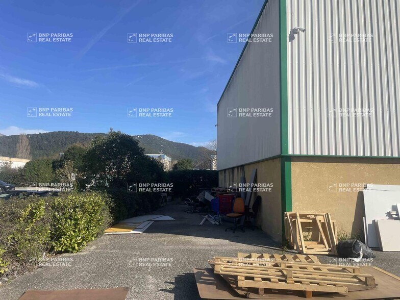 Flex in Gémenos for lease - Building Photo - Image 3 of 11