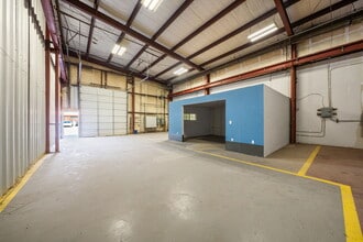 2833 Roosevelt Ave, San Antonio, TX for lease Interior Photo- Image 1 of 22