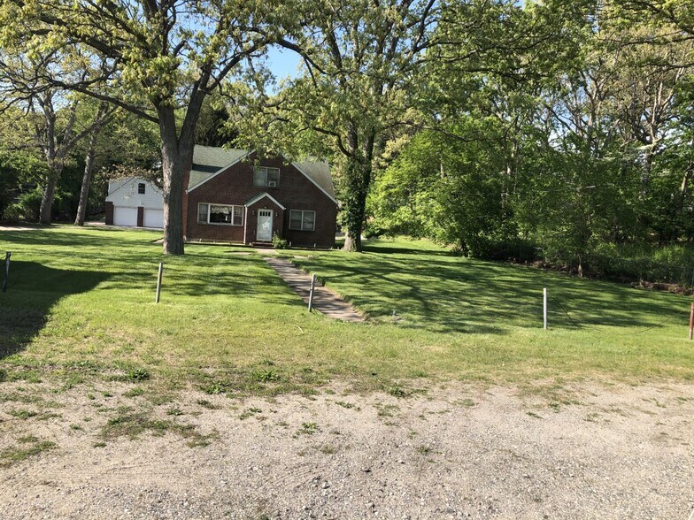 959 W Jericho Tpke, Smithtown, NY à vendre - Photo du bâtiment - Image 3 de 9