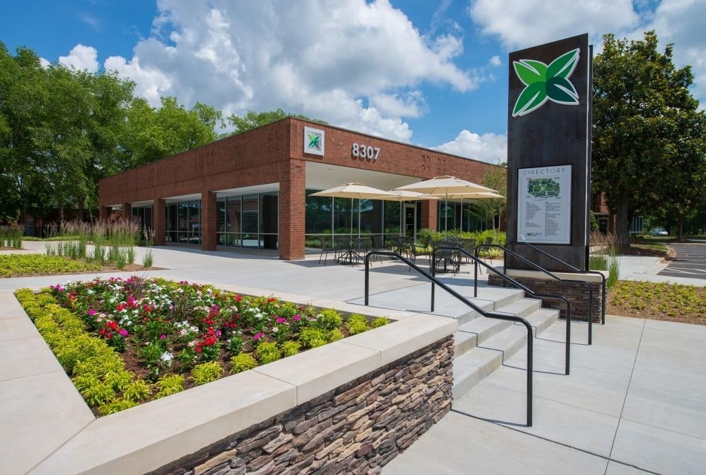 301 McCullough Dr, Charlotte, NC for lease Primary Photo- Image 1 of 42