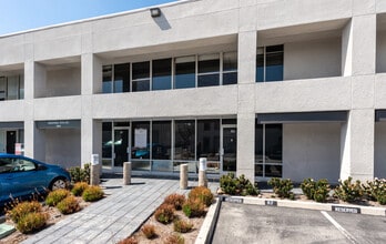 711 W 17th St, Costa Mesa, CA à louer Photo du bâtiment- Image 1 de 2