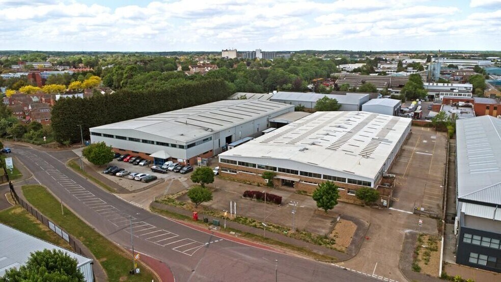 20 Freebournes Rd, Witham à vendre - Photo du bâtiment - Image 2 de 23