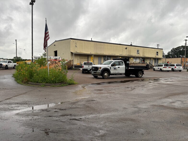 2948 Rice St, Little Canada, MN for lease - Building Photo - Image 2 of 15