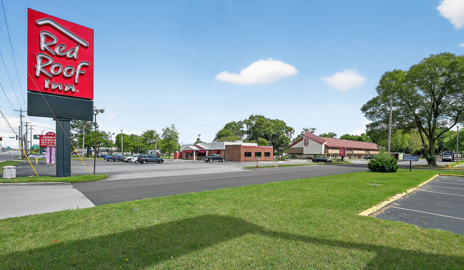 2902 Cassopolis St, Elkhart, IN for sale Primary Photo- Image 1 of 23