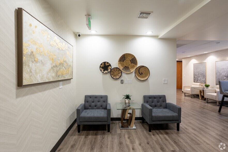 4221 Wilshire Blvd, Los Angeles, CA à louer - Photo intérieure - Image 3 de 14