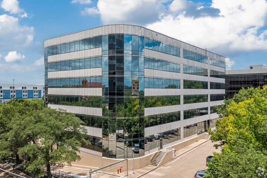 10100 N Central Expy, Dallas, TX à vendre - Photo du bâtiment - Image 2 de 32