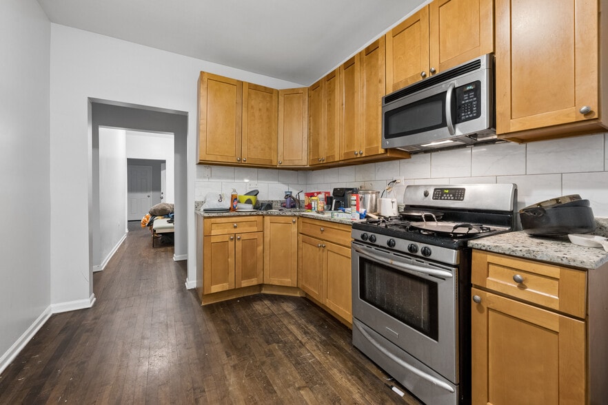 1837-1839 S Karlov Ave, Chicago, IL for sale - Interior Photo - Image 3 of 7