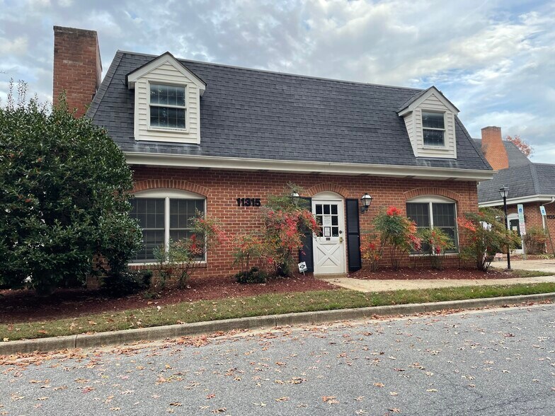 11315 Pembrooke Sq, Waldorf, MD à vendre - Photo du bâtiment - Image 3 de 5