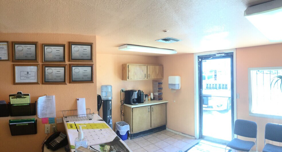 10111 Dyer St, El Paso, TX à vendre - Photo du bâtiment - Image 3 de 19