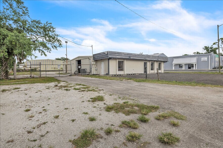 4195 Electric Way, Port Charlotte, FL à vendre - Photo du bâtiment - Image 3 de 12
