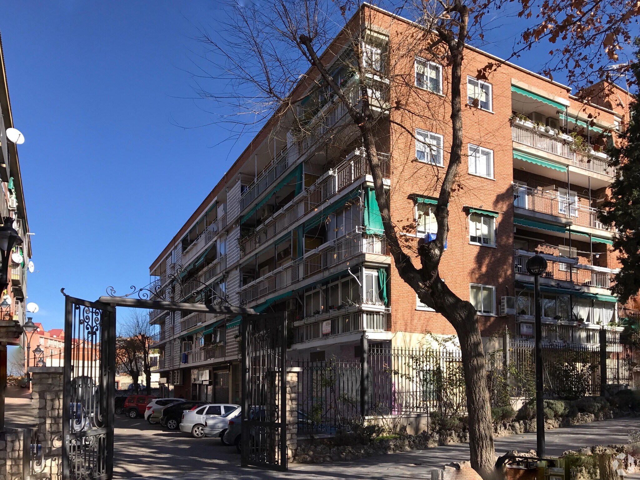 Immeuble residentiel dans Arganda del Rey, Madrid à vendre Photo du bâtiment- Image 1 de 3