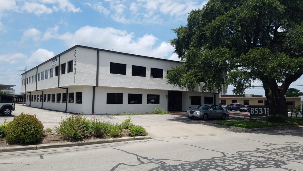 8531 N New Braunfels Ave, San Antonio, TX for lease - Building Photo - Image 2 of 6