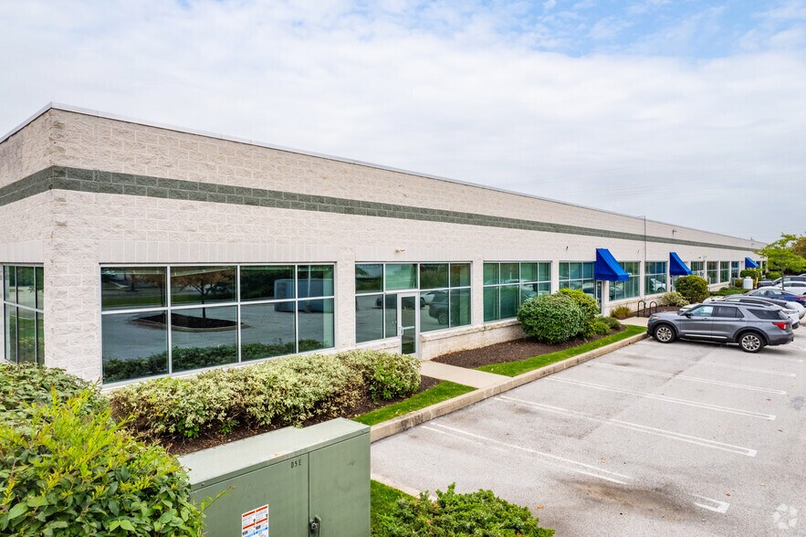 400 Davis Dr, Plymouth Meeting, PA à louer - Photo du bâtiment - Image 3 de 5
