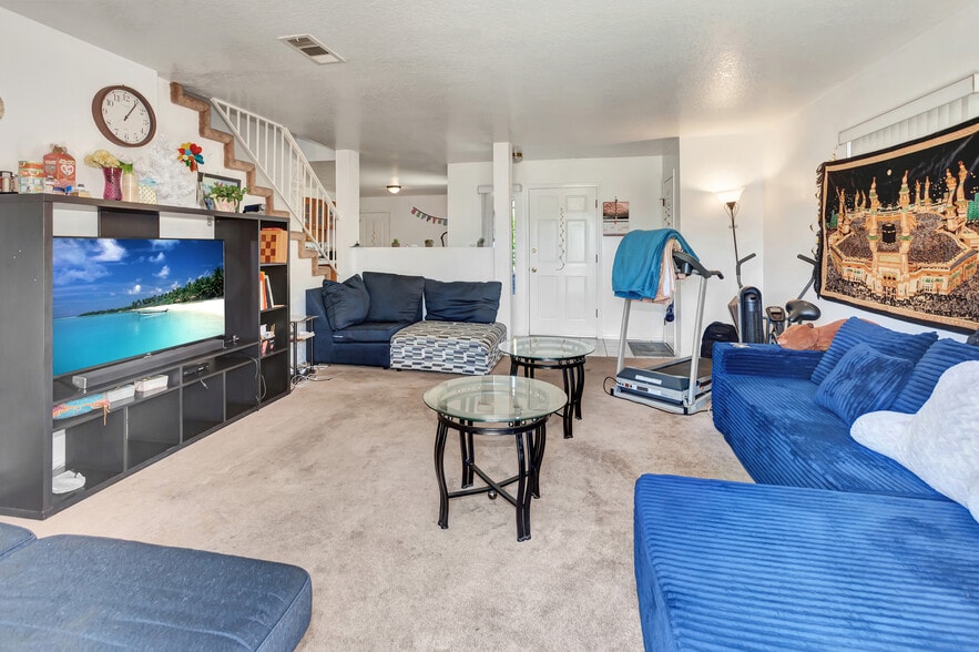 12731 Barlin Ave, Downey, CA for sale - Interior Photo - Image 3 of 56