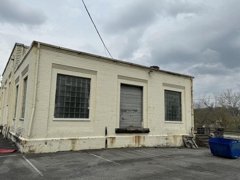 300 Janie Hammitt Dr, Bristol, VA à vendre - Photo du bâtiment - Image 2 de 15