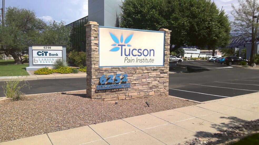 6252 E Grant Rd, Tucson, AZ à louer - Photo du bâtiment - Image 3 de 7