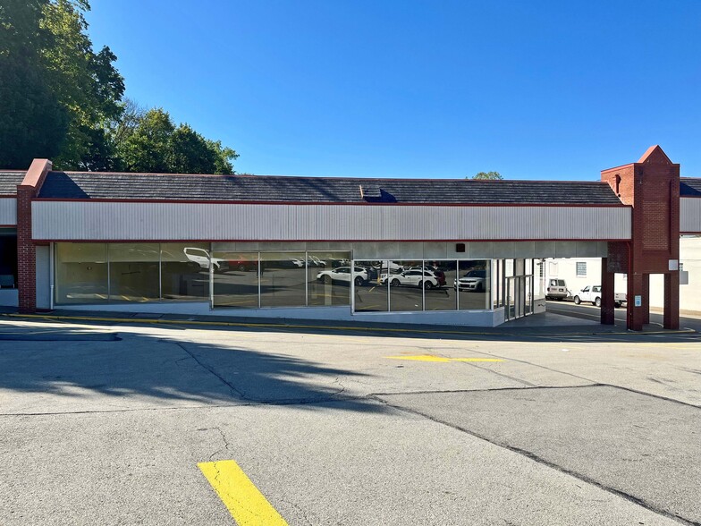 400-434 E Pittsburgh St, Greensburg, PA for lease - Building Photo - Image 1 of 11