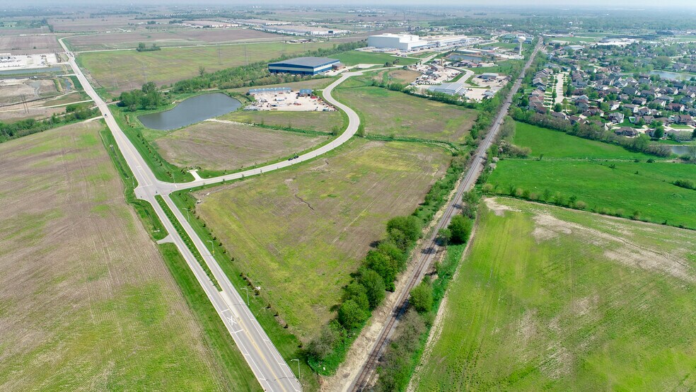Twin Rail Dr, Minooka, IL à vendre - Photo du bâtiment - Image 2 de 4