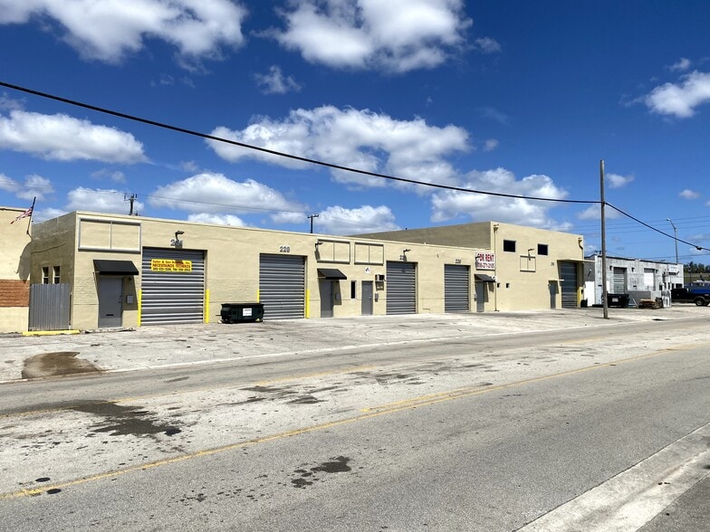 215-231 W 23rd St, Hialeah, FL for lease - Building Photo - Image 1 of 6