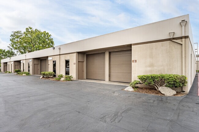More details for 2599 E 28th St, Signal Hill, CA - Office, Flex for Lease
