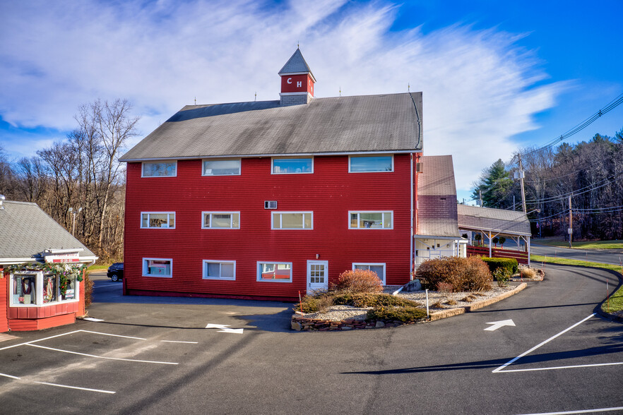 185 W State St, Granby, MA à vendre - Photo principale - Image 1 de 1