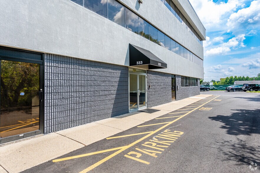 333 Littleton Rd, Parsippany, NJ à louer - Photo du bâtiment - Image 3 de 10