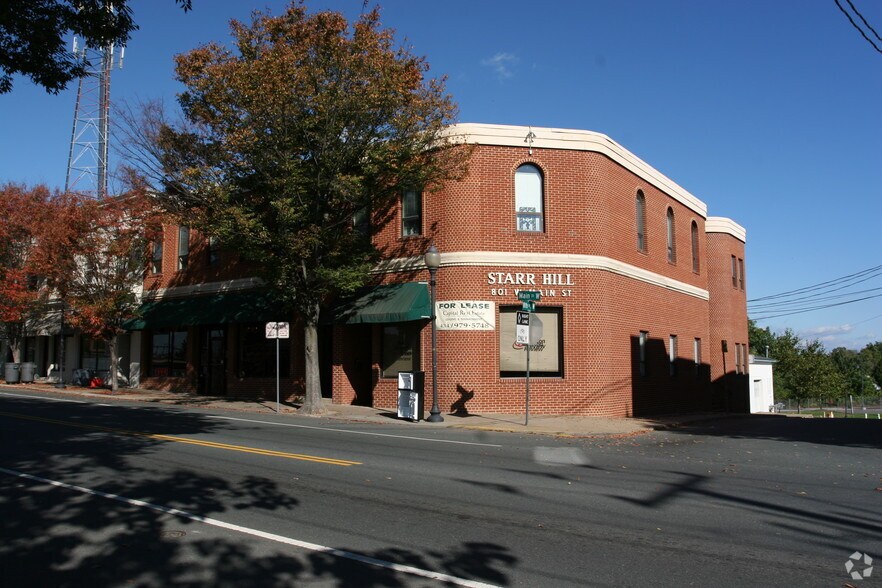 801 W Main St, Charlottesville, VA à louer - Photo du bâtiment - Image 3 de 6