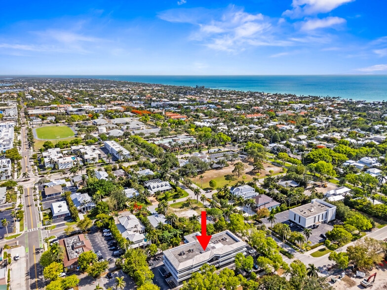 700 2nd Ave N, Naples, FL à louer - Aérien - Image 2 de 13