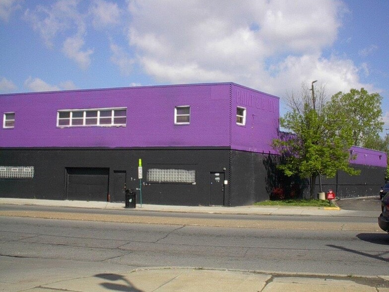 2570 Ewald Cir, Detroit, MI for sale - Primary Photo - Image 1 of 17