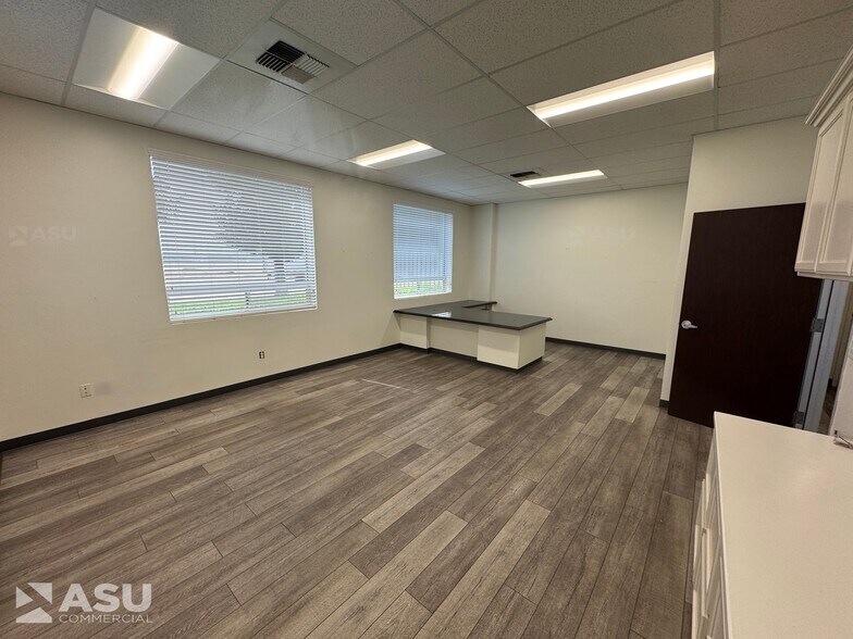 2222 Zeus Ct, Bakersfield, CA à louer - Photo du bâtiment - Image 3 de 10