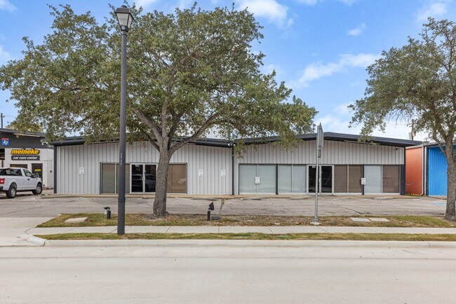 More details for 408 Nasa Rd 1, Webster, TX - Retail for Sale