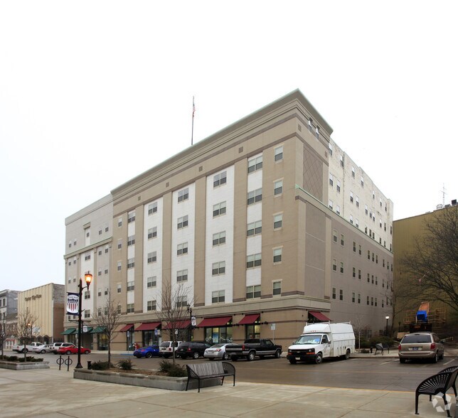 211 S Michigan St, South Bend, IN à louer - Photo du bâtiment - Image 3 de 10