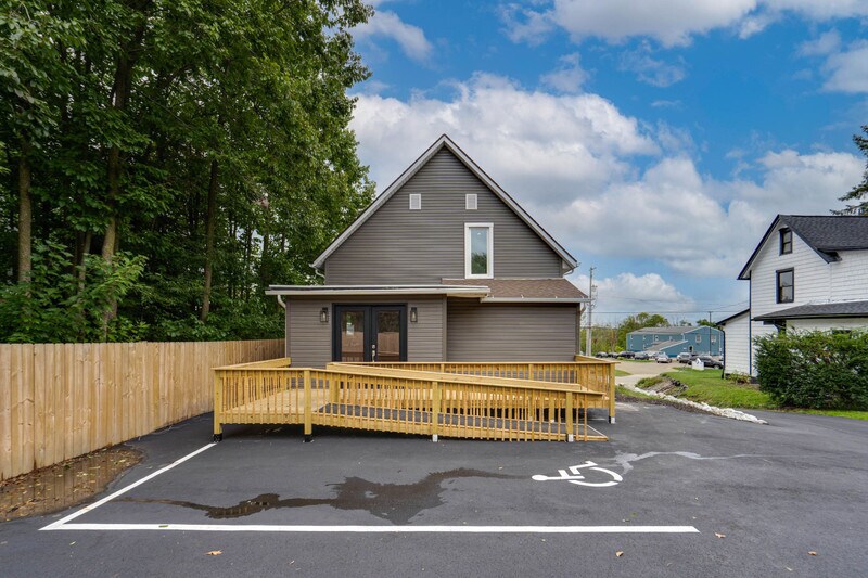 8327 Cleveland Ave NW, North Canton, OH à vendre - Photo du bâtiment - Image 2 de 12